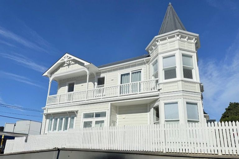 Photo of property in 1 Bidwill Street, Mount Cook, Wellington, 6021