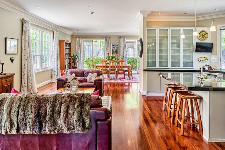 Photo of property in 60 Cheviot Road, Lowry Bay, Lower Hutt, 5013