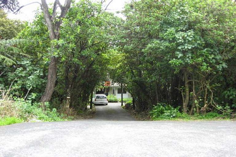 Photo of property in 13 Rayner Road, Piha, 0772