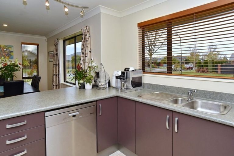 Photo of property in 2 Ross Place, Northwood, Christchurch, 8051