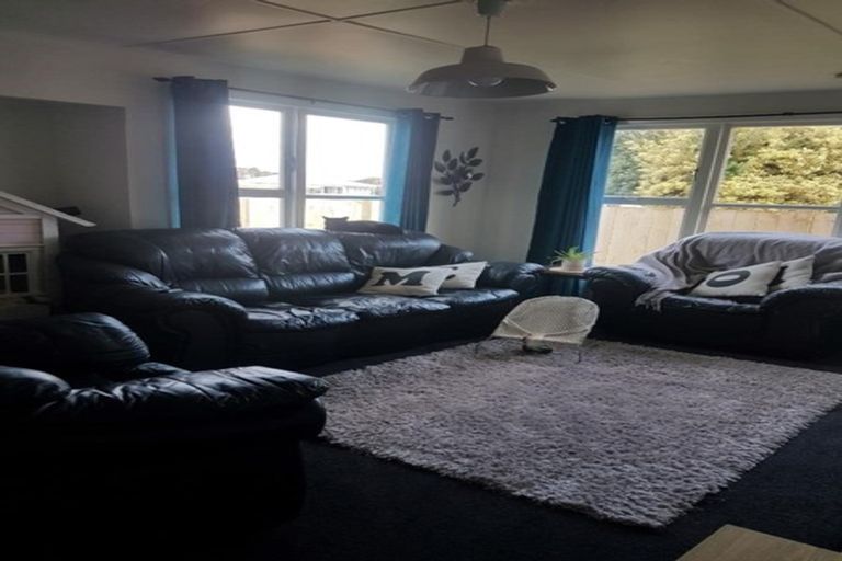 Photo of property in 48 Omata Road, Marfell, New Plymouth, 4310