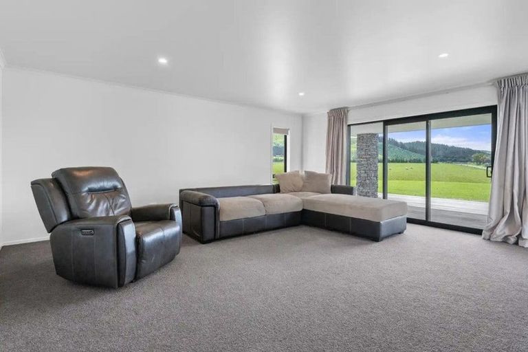 Photo of property in 117 Ruakokoputuna Road, Ruakokoputuna, Martinborough, 5781