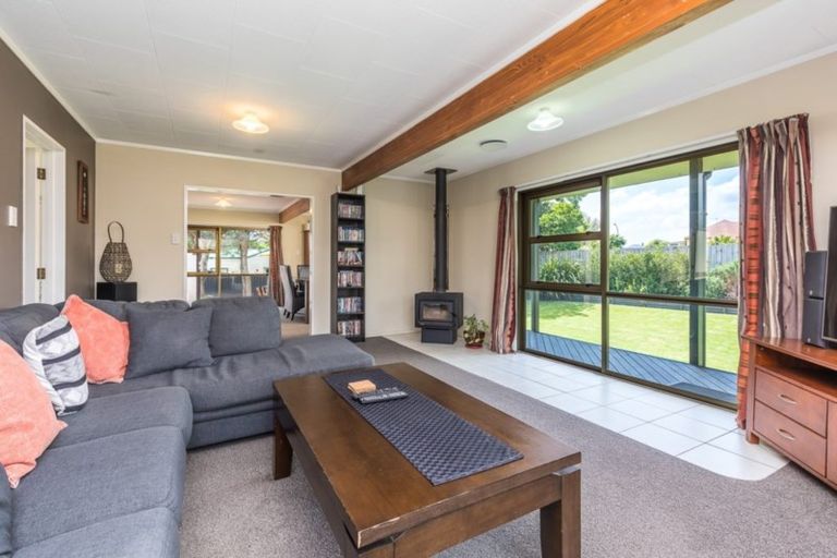 Photo of property in 4 Valley Road, Waiuku, 2123