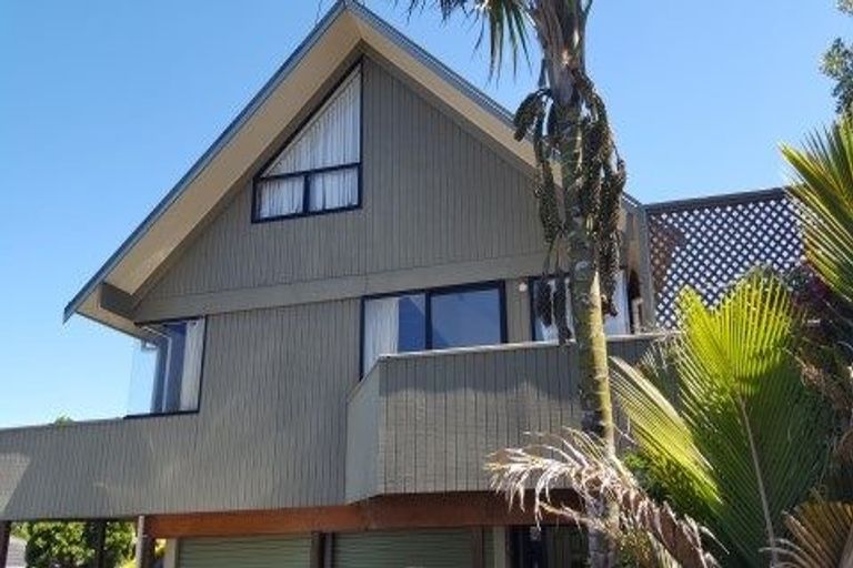 Photo of property in 1/47 Centorian Drive, Windsor Park, Auckland, 0632