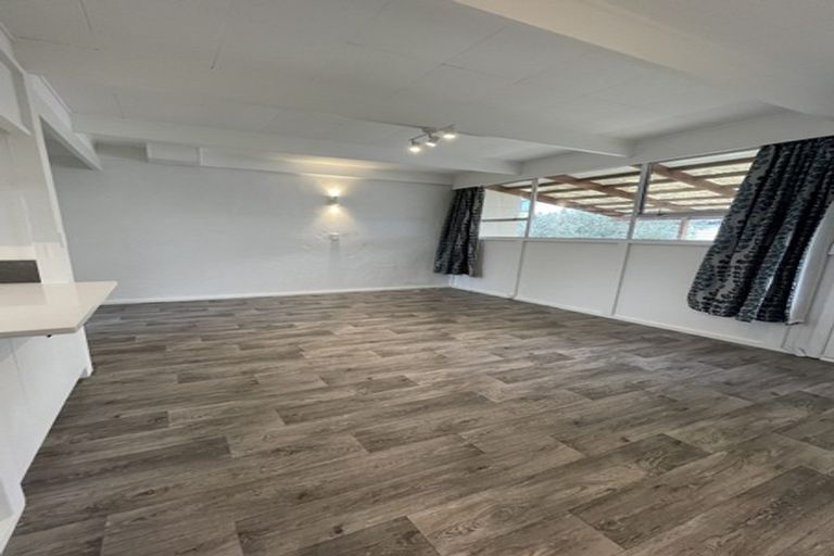 Photo of property in 2/52 Glen Road, Ranui, Auckland, 0612