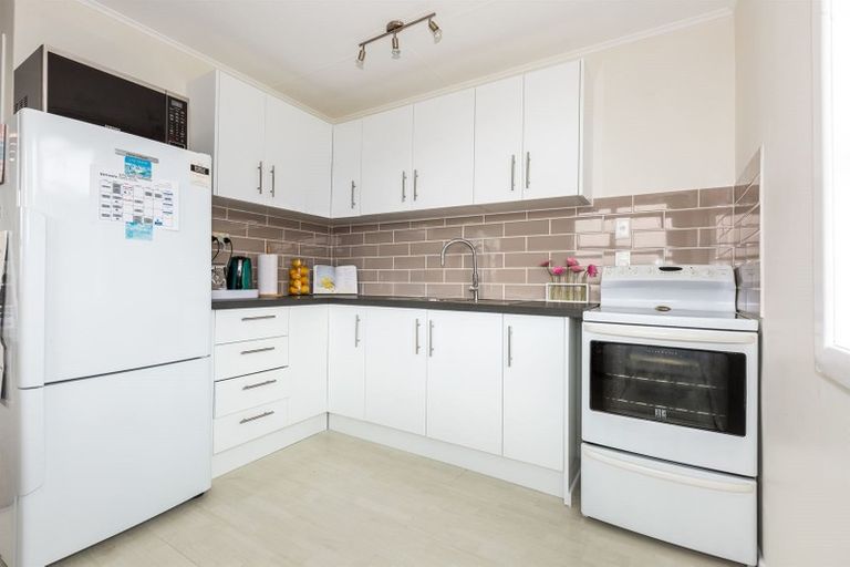 Photo of property in 10 Tau Grove, Takapuwahia, Porirua, 5022