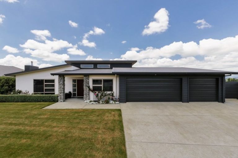 Photo of property in 48 Rodeo Drive, Kelvin Grove, Palmerston North, 4414