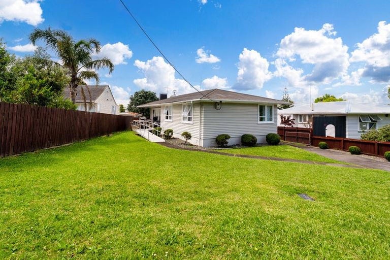 Photo of property in 39 Coniston Avenue, Te Atatu South, Auckland, 0610