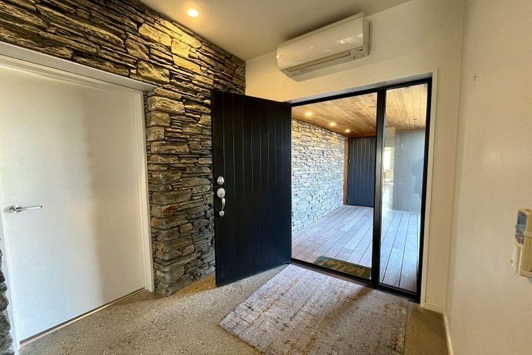 Photo of property in 9 Rabbiters Crescent, Jacks Point, Queenstown, 9371