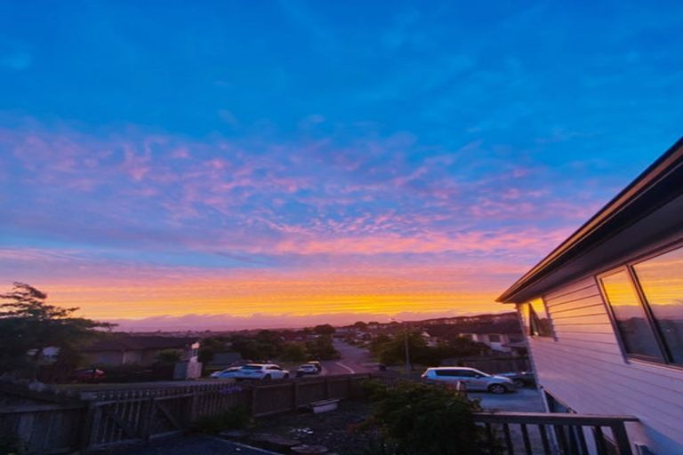 Photo of property in 1 Bangla Place, Massey, Auckland, 0614