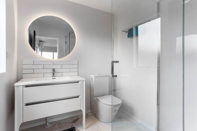 Photo of property in 63 Seaview Road, Castor Bay, Auckland, 0620