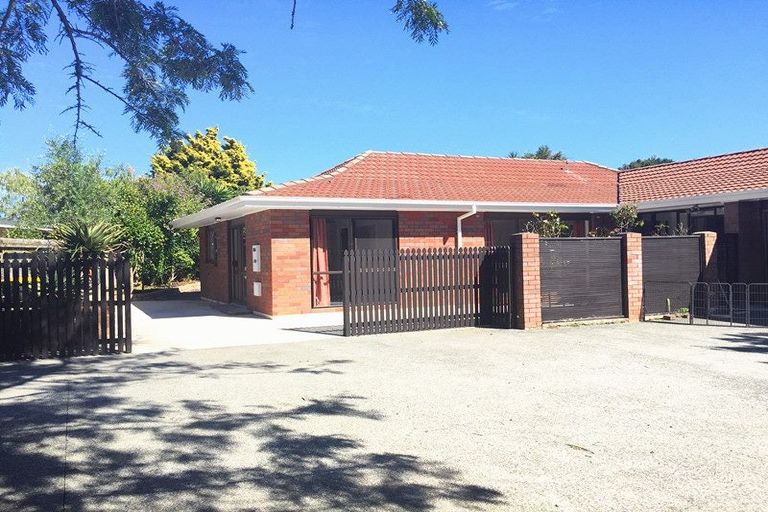 Photo of property in 24 Jillteresa Crescent, Half Moon Bay, Auckland, 2012