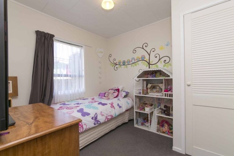 Photo of property in 6 Katrina Place, Massey, Auckland, 0614