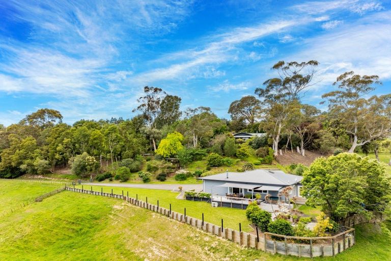 Photo of property in 137 Tauroa Road, Havelock North, 4130