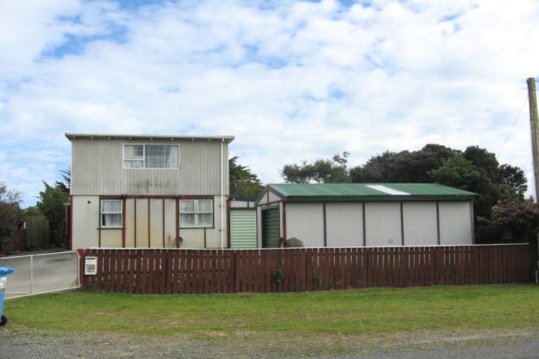Photo of property in 165 Kahukura Avenue, Waitarere Beach, Levin, 5510