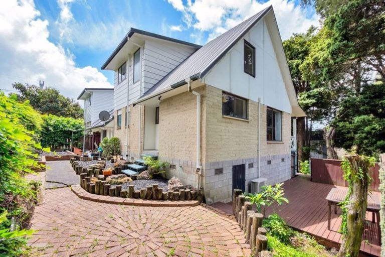 Photo of property in 2/35 Moore Street, Hillcrest, Auckland, 0627