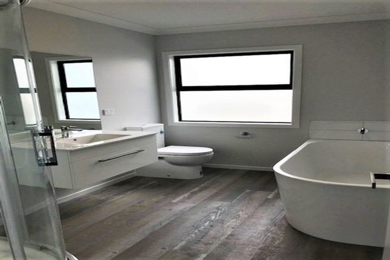 Photo of property in 17 Karearea Avenue, Kenepuru, Porirua, 5022