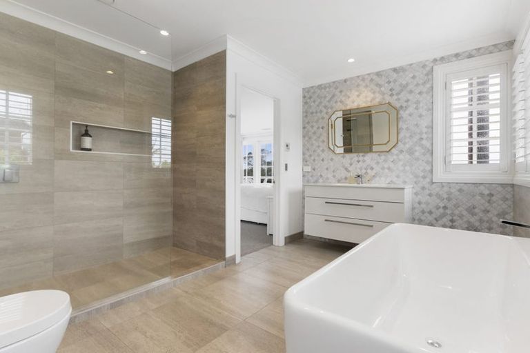 Photo of property in 16 Fenton Terrace, Cockle Bay, Auckland, 2014