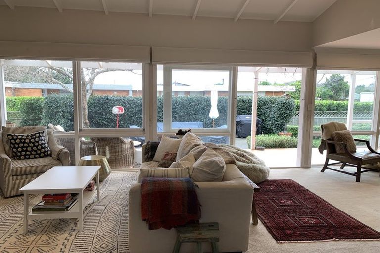 Photo of property in 12 Sunny Glen, Waikanae, 5036