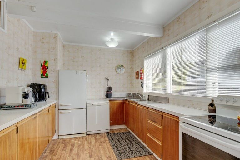 Photo of property in 67 Beach Road, Mellons Bay, Auckland, 2014