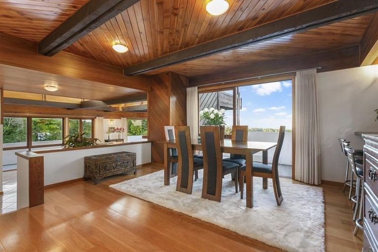 Photo of property in 12 Atarua Gardens, Waiatarua, Auckland, 0604