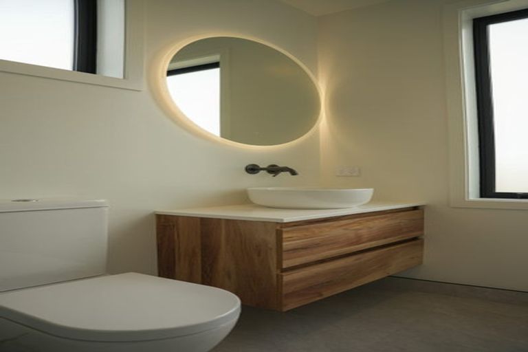 Photo of property in 45 Shelduck Road, Jacks Point, 9371