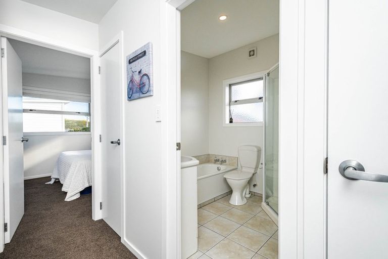 Photo of property in 24a Main Road, Titahi Bay, Porirua, 5022