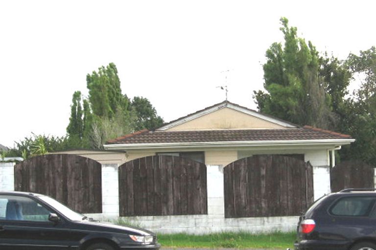 Photo of property in 1/202 Waitemata Drive, Ranui, Auckland, 0612