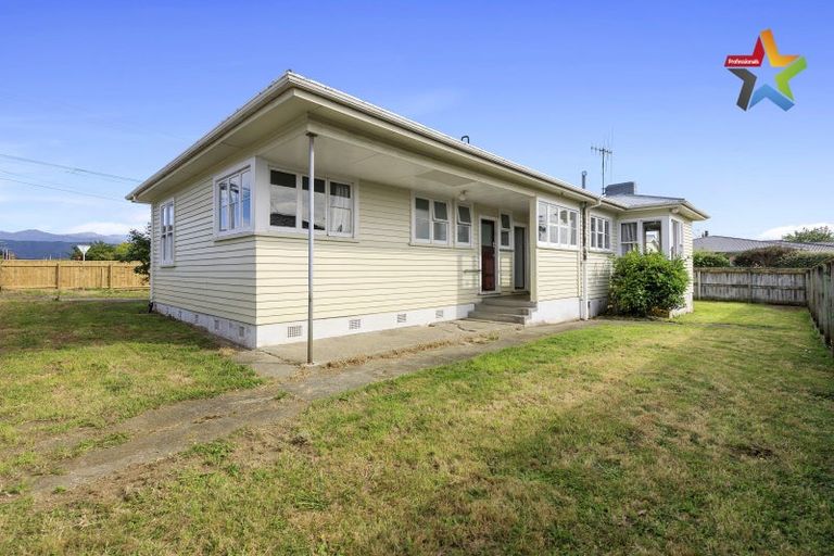 Photo of property in 137 Weraroa Road, Levin, 5510