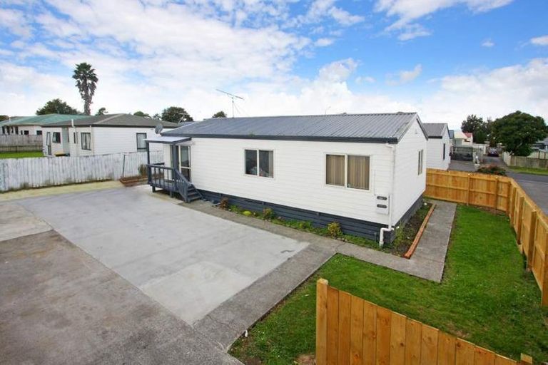 Photo of property in 2/25 Solveig Place, Randwick Park, Auckland, 2105