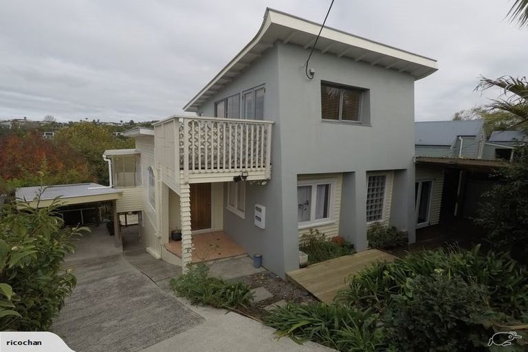 Photo of property in 32 Peter Terrace, Castor Bay, Auckland, 0620