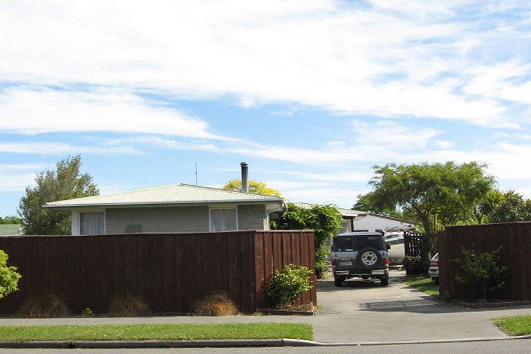 Photo of property in 17 Royal Park Drive, Parklands, Christchurch, 8083
