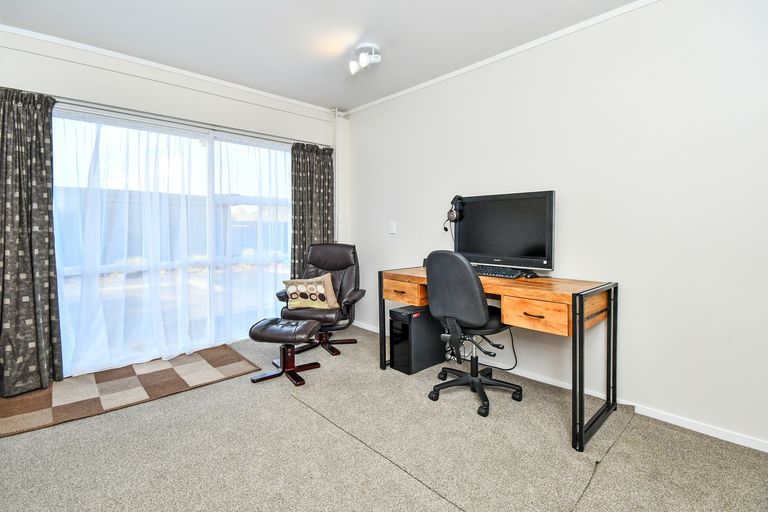 Photo of property in 10 Kavanagh Place, Opaheke, Papakura, 2113