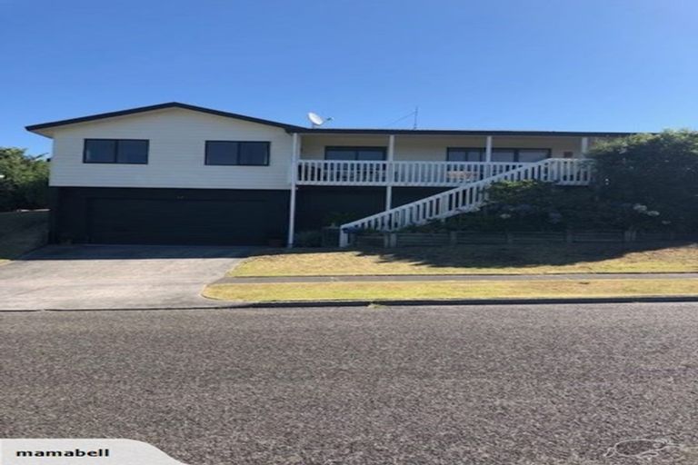 Photo of property in 17 Reeves Road, Acacia Bay, Taupo, 3330