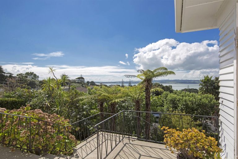 Photo of property in 4 Fenton Terrace, Cockle Bay, Auckland, 2014