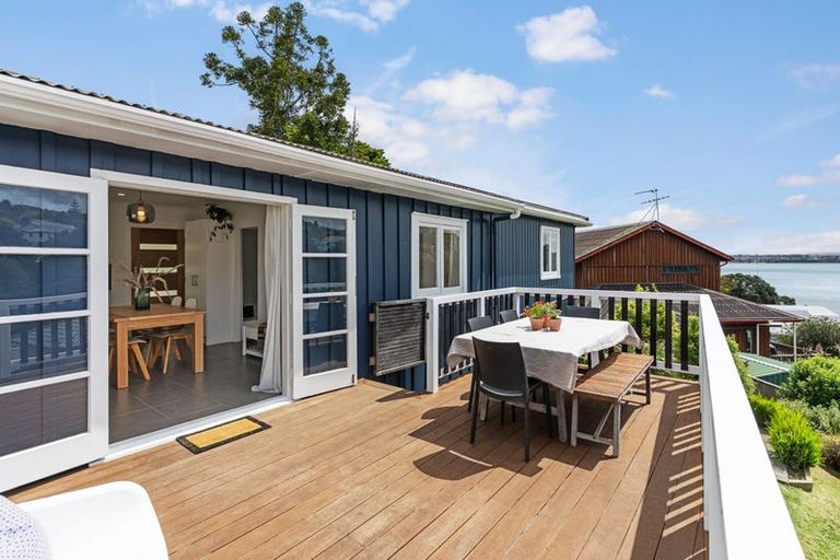 Photo of property in 101 Island Bay Road, Beach Haven, Auckland, 0626