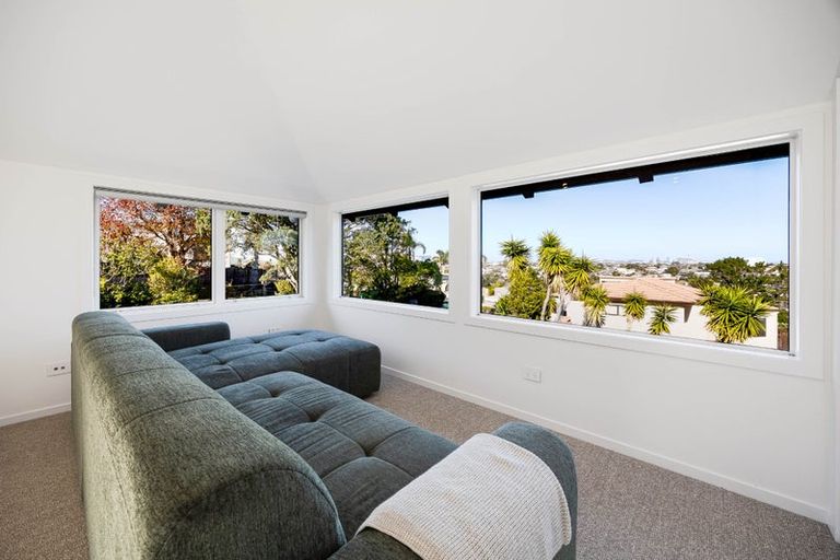 Photo of property in 34 Parr Terrace, Castor Bay, Auckland, 0620