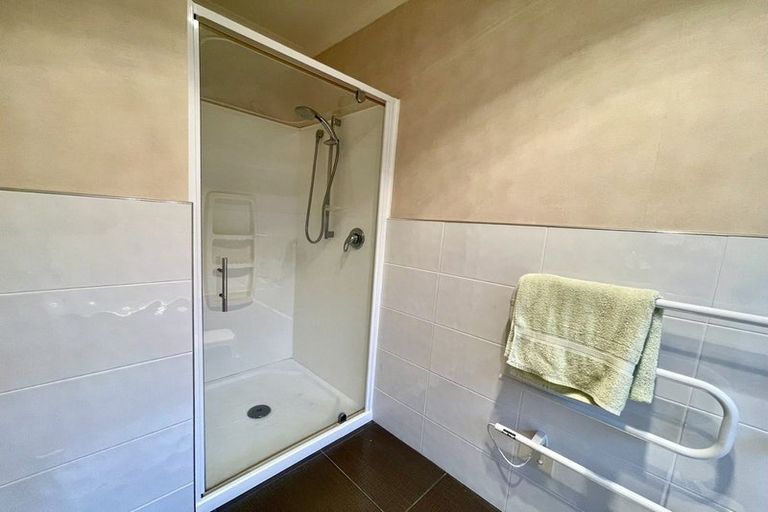 Photo of property in 11 Schopolo Place, Schnapper Rock, Auckland, 0632