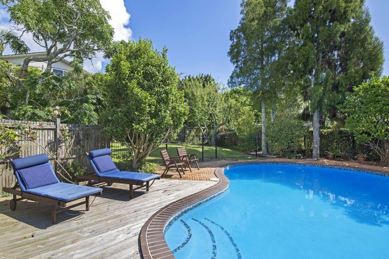 Photo of property in 4 Fenton Terrace, Cockle Bay, Auckland, 2014