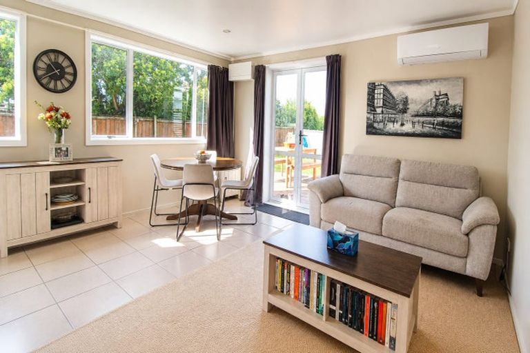 Photo of property in 2/9 Hamilton Road, Papatoetoe, Auckland, 2025