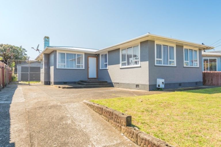 Photo of property in 12 Aotea Street, Castlecliff, Whanganui, 4501