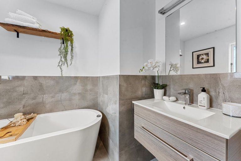 Photo of property in 57 Amberley Avenue, Te Atatu South, Auckland, 0610