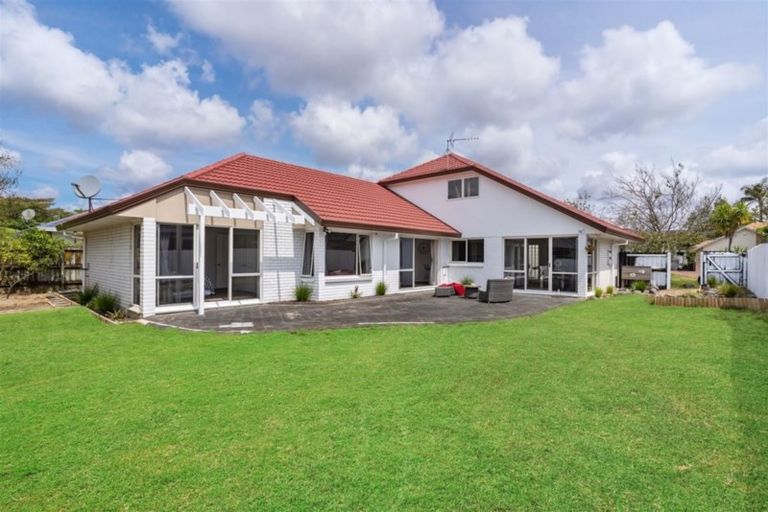 Photo of property in 9 Camerton Close, Northpark, Auckland, 2013