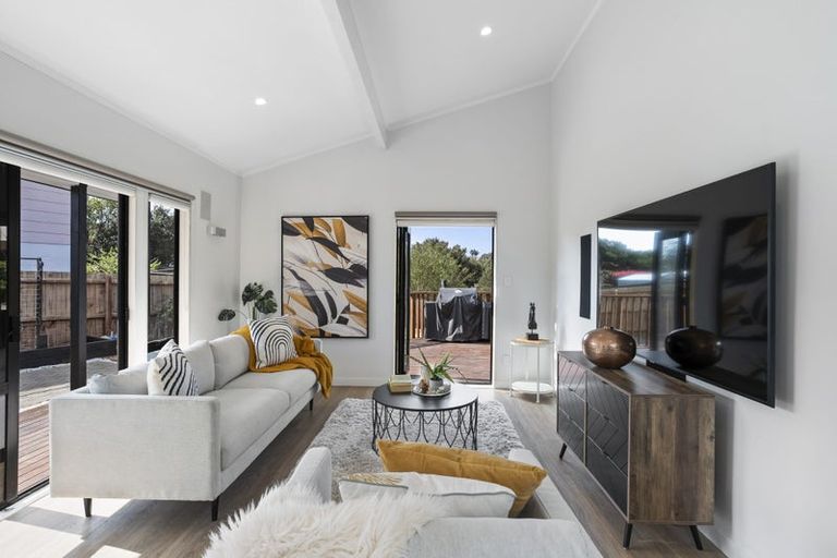 Photo of property in 10 Coubray Place, Botany Downs, Auckland, 2010