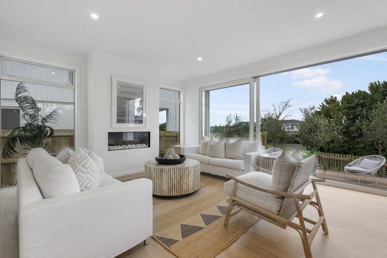 Photo of property in 1 Andrea Place, Sunnyhills, Auckland, 2010