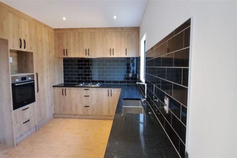 Photo of property in 46 Bordeaux Parade, Te Atatu South, Auckland, 0610