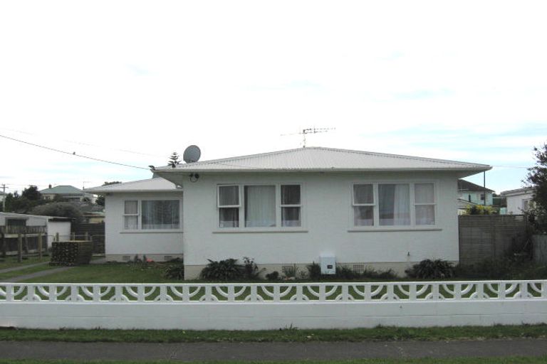 Photo of property in 11 Ruapehu Street, Castlecliff, Whanganui, 4501