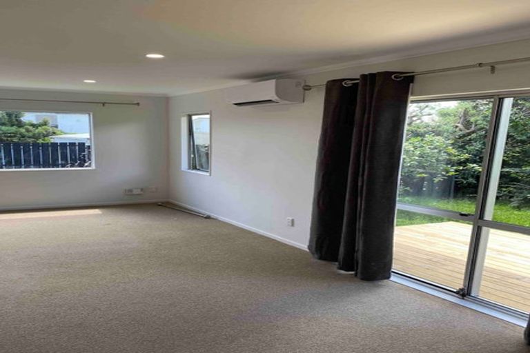 Photo of property in 2/4 Northall Road, New Lynn, Auckland, 0600
