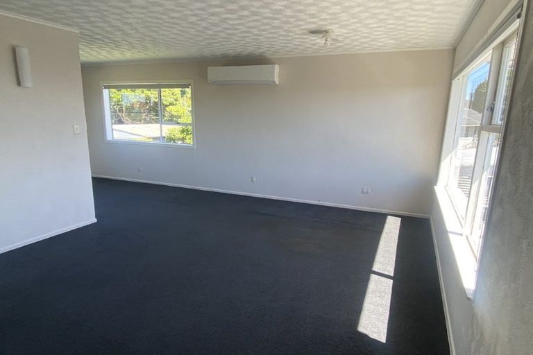 Photo of property in 98 Tirimoana Road, Te Atatu South, Auckland, 0602