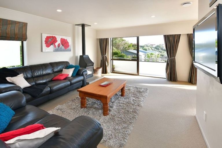 Photo of property in 3 Elgin Place, Red Beach, 0932
